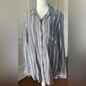 beachlunchlounge Blue and White Striped Button-Down Shirt Size Medium